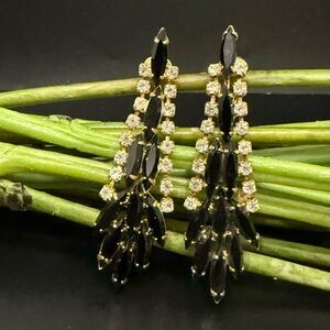 Unsigned Black Marquise Cut & Clear Round Rhinestones Drop Clip Earrings 14.7g.